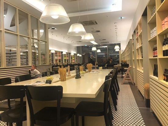 Epi Boulangerie Patisserie Petit Bistro & Pain Francais